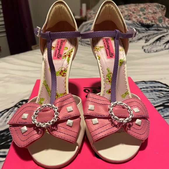 Betseyville by Betsey Johnson ‘Pauline’ peep toe, t-strap pump - Picture 1 of 4